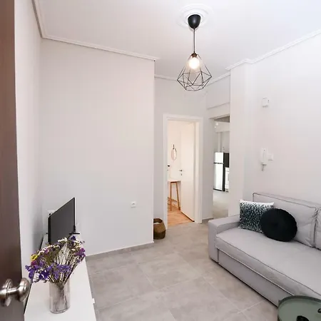 Modern, Comfortable Apartment, In The Heart Of The Lárisza